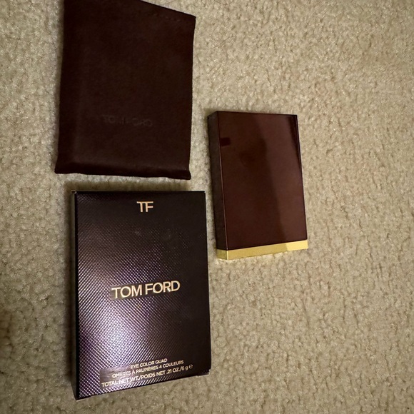 Tom Ford Eye Color Quad 28 DayDREAM - Purple Shades - Picture 4 of 4